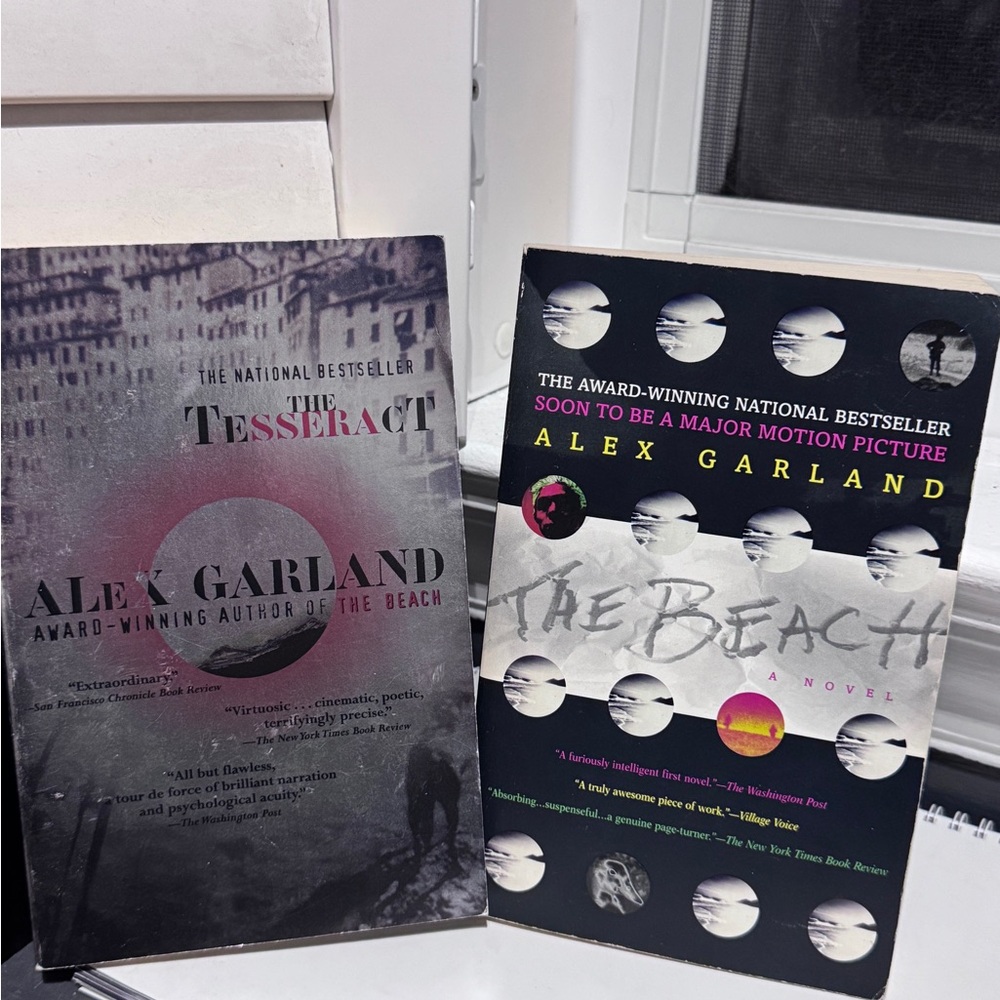 ππ΄ Best Selling Alex Garland Book Bundle β The Beach & The Tesseract π΄π - Picture 14 of 16